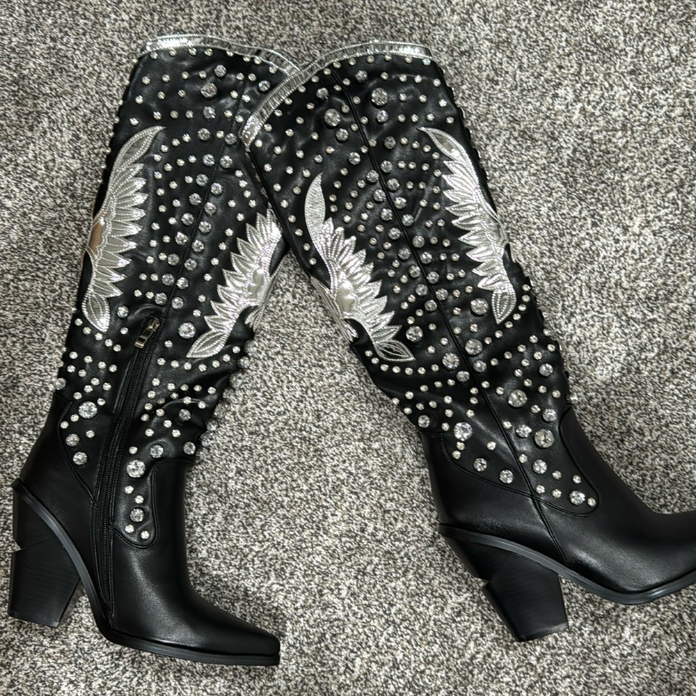 Brand New - size 7- so cute just a little too big on me!